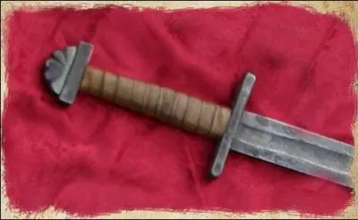 Cette épée fut utilisée du temps de l'empereur Charlemagne, c'est grâce à elle que vous trouverez le nom d'une époque !