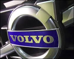 En quelle année fut créée Volvo, célèbre marque suédoise spécialisée notamment dans l'automobile et le camion ?