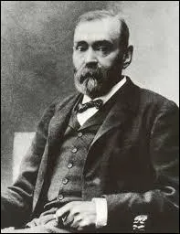 Pour laquelle de ces inventions le chimiste, fabricant d'armes et industriel suédois Alfred Nobel est-il célèbre ?