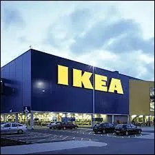 Ikea, célèbre marque suédoise d'ameublement et de décoration d'intérieur, a implanté ses magasins quasiment sur tous les continents. Avec une superficie de plus de 55 000 m2, où se trouve actuellement le plus grand magasin de l'enseigne en Europe ? (2014)