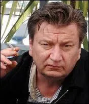 Quel est le nom de ce réalisateur de cinéma finlandais, ayant reçu un prix au Festival de Cannes 2002 pour son film "L'Homme sans passé" ainsi qu'une nomination à la cérémonie des Césars 2012 pour le film "Le Havre" ?