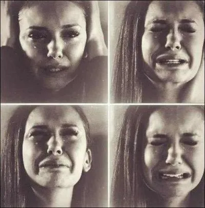 A la fin de la saison 5, pourquoi Elena pleure-t-elle ?