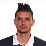 Comment s'appelle ce joueur de foot ?