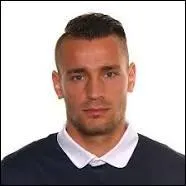 Comment s'appelle ce joueur de foot ?