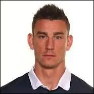 Comment s'appelle ce joueur de foot ?