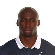 Comment s'appelle ce joueur de foot ?