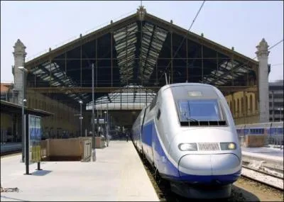 Marseille est à combien de kilomètres de Paris ?