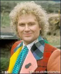 Comment s'appelle l'acteur qui joue le 6&egrave;me Docteur ?