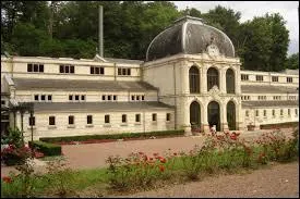 Voici les thermes de la ville Nivernaise de Saint-Honoré-les-Bains. Elle se trouve en région ...