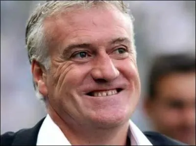 Quelle est la fonction de cet homme dans le foot ?