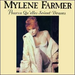 Mylne Farmer atteint la 1re place du top pour la 1re fois en 1988 avec 'Pourvu qu'elles soient douces'. Quelle chanson (parmi les trois suivantes) n'a pas atteint le haut du classement?