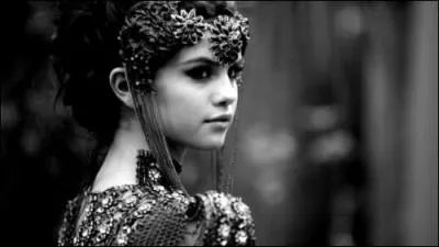 Quelle est la seconde chanson sur son album "Stars Dance" ?