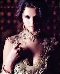 Quel est le titre de cette chanson : " Our love was made to rule the world, you came and broke the perfect girl ... " ?