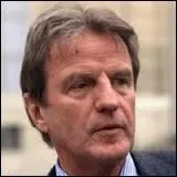 Comment est-il surnommé au-delà des frontières ?