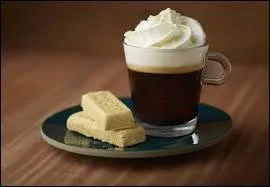 L'Irish coffee se présente sous la forme d'un cocktail à base de café, de crème et de sucre. Quel alcool indispensable entre également dans sa préparation ?