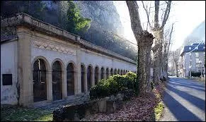 Nous sommes à Ornolac-Ussat-les-Bains. Station thermale Ariégeoise, elle se trouve en région ...