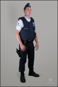 À quel pays cet uniforme de police appartient-il ?