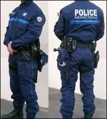 À quel pays cet uniforme de police appartient-il ?