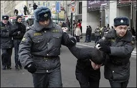 À quel pays cet uniforme de police appartient-il ?