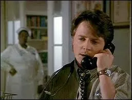 Benjamin Stone envisageait une carrière de chirurgien plasticien à Beverly Hills mais un accident de la route va l'amener à devenir le médecin de la petite ville de Grady... Quel est le titre de ce film de 1991 avec Michael J. Fox ?