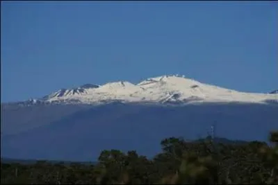 Avec une altitude de 4 207 mètres d'altitude, le volcan le plus haut d'Hawaï est appelé...