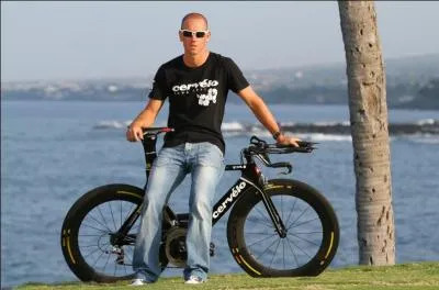 Je suis actuellement (2013) le champion du monde d'Ironman... je suis :