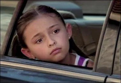 Dans les premiers épisodes de la saison 1 de Hawaii 5-0, Danny confie sa fille à une dame à l'improviste car il y a une fusillade sur un terrain de...