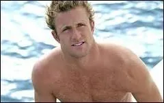 Dans une des saisons de Hawaii 5-0, Danny attrape un virus mortel sur une scène de crime...