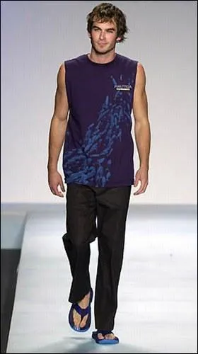 À quel âge a-t-il commencé sa carrière de mannequin ?