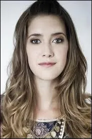 De qui tombe amoureux le père de Violetta ?