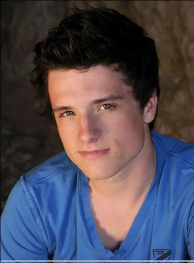 C'est un acteur américain, né le 12 octobre 1992 à Union dans le Kentucky. Il a joué dans "Hunger Games", "Hunger Games : L'Embrasement", "Voyage au centre de la Terre" "Voyage au centre de la Terre 2 : L'Île mystérieuse" ... Comment s'appelle-t-il ?