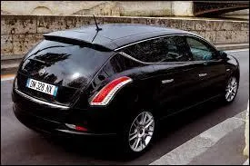 C'est un constructeur italien qui a conçu cette voiture, comment s'appelle-t-elle ?