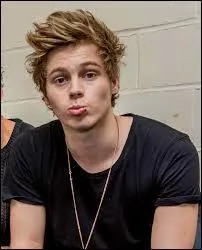 Quelle est sa chanson préférée de leur premier album ?