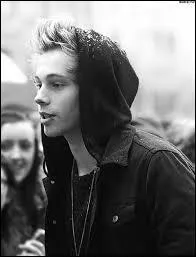 Dans quelle matière la mère de Luke enseigne-t-elle ?