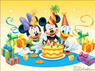 Mickey fête son anniversaire. Avant qu'il ne souffle les bougies ses amis Minnie et Donald vont chanter le traditionnel : 
 "Happy ... to you."