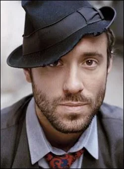 Dans le clip de Charlie Winston, "I love your smile", on peut voir une actrice "bien de chez nous", française donc !