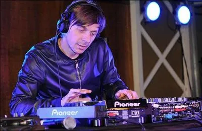 Martin Solveig est célèbre dans le monde entier, il a intitulé son clip "I want you", et quand on voit l'actrice qui y participe, on peut le comprendre !