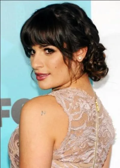 Avec qui est-elle fiancée jusqu'en 2013 ?