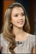 Comment s'appellent les deux chiens de Jessica Alba ?