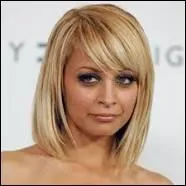 Comment s'appellent les deux chiens de Nicole Richie ?