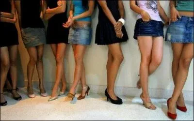 Qui a dit : "de nos jours, étant donné que les minijupes se font de plus en plus courtes et les décolletés de plus en plus plongeants, il n'y a plus qu'à attendre que les deux se rejoignent "?