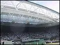 En quelle année a été installé le toit du Centre Court de Wimbledon ?