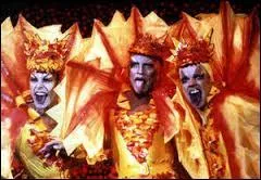 Si vous n'avez pas vu le film "Priscilla, folle du désert" (en VO, Priscilla Queen of the desert), vous allez retrouver cet animal grâce à sa couleur et à sa particularité physique. Il s'agit ?