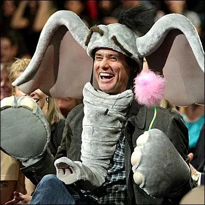 Ce joyeux éléphant hilare est en fait un acteur comique canadien de grand talent. C'est ?