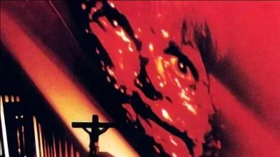 Dans "Prince des ténèbres", comment s'appelle le prêtre ?