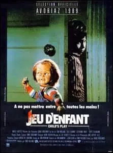 Dans "Jeu d'enfant", comment s'appelle le partenaire de Charles Lee Ray qui le laisse tomber au début ?