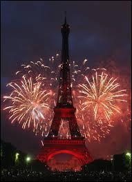 Depuis quand la fête nationale française du 14 juillet revêt-elle un caractère officiel ?