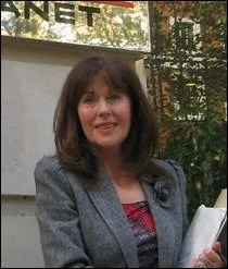 Elisabeth Sladen (Sarah Jane Smith) s'est mariée avec Tom Baker (Quatrième Docteur).