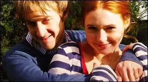 Arthur Darvill (alias Rory Williams) serait le demi-frère de Karen Gillan (alias Amy Pond).