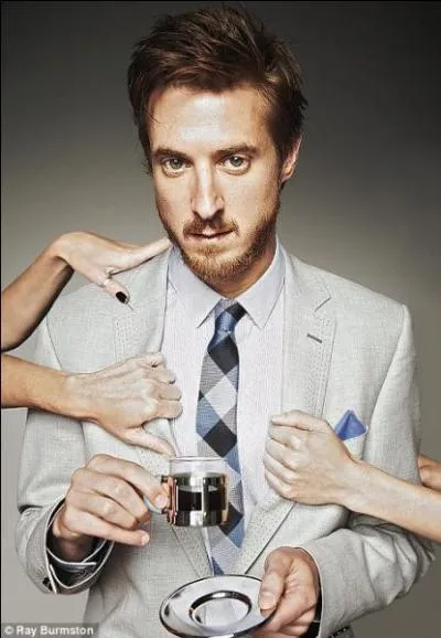 Le groupe de musique d'Arthur se nomme...